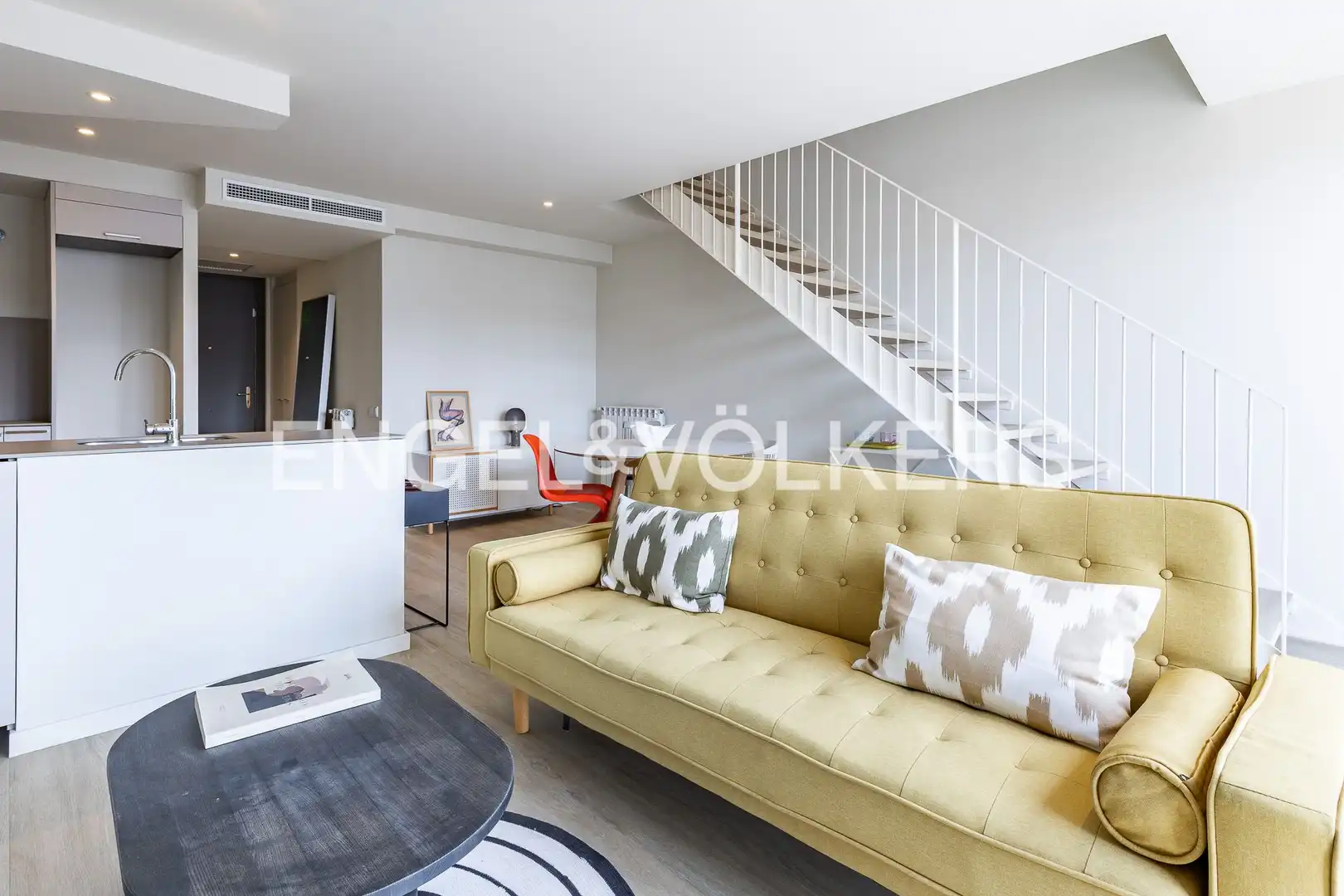 Wohnzimmer von Maisonette zum Verkauf in Barcelona mit Klimaanlage, Heizung und Parkett