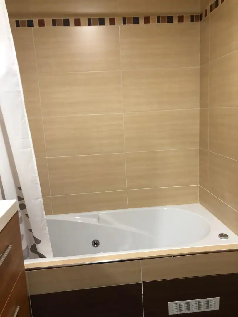Baño de Piso en venta en Ponferrada con Calefacción y Trastero