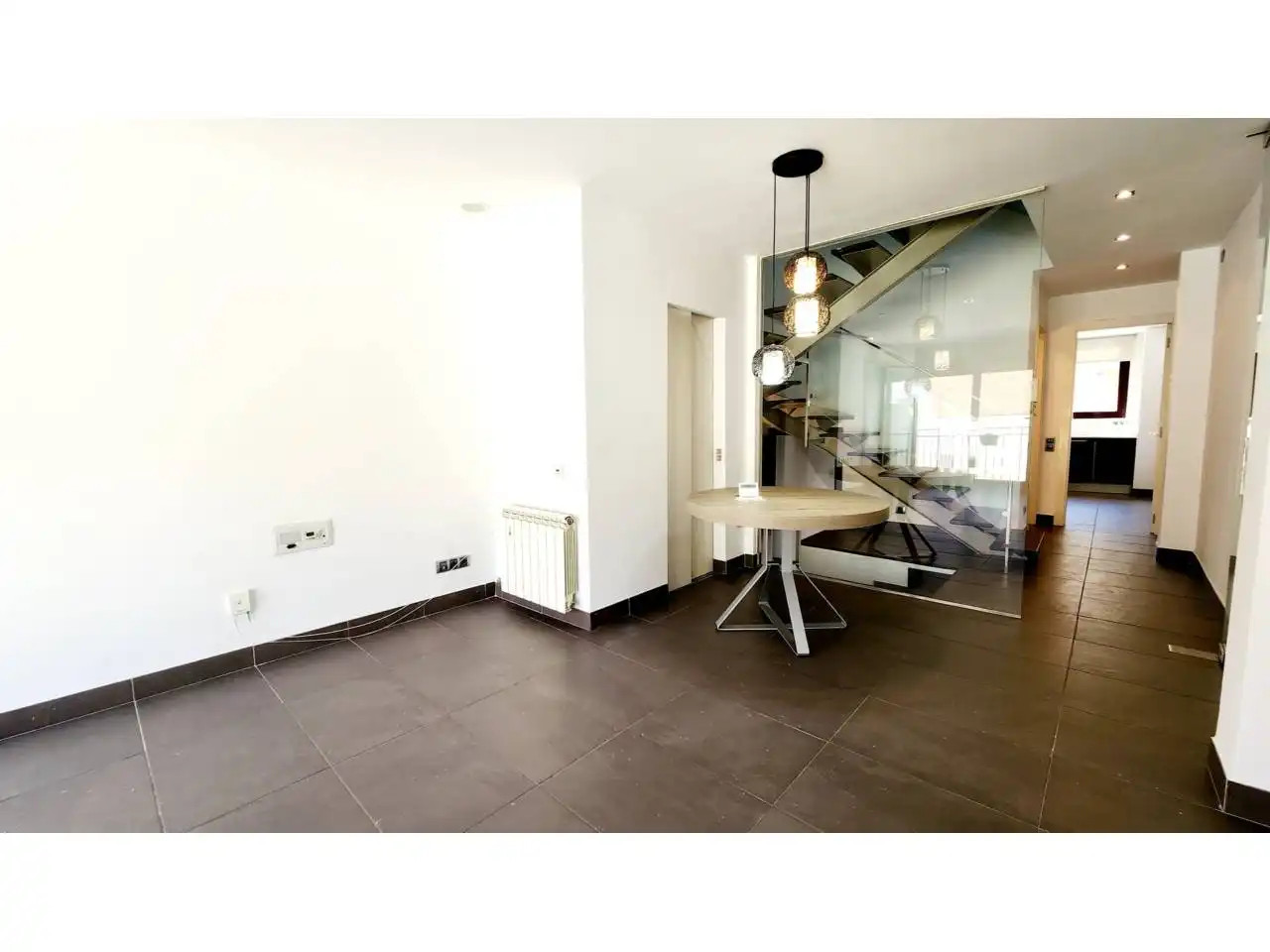 Einfamilien-Reihenhaus zum Verkauf in Sabadell mit Klimaanlage, Heizung und Terrasse