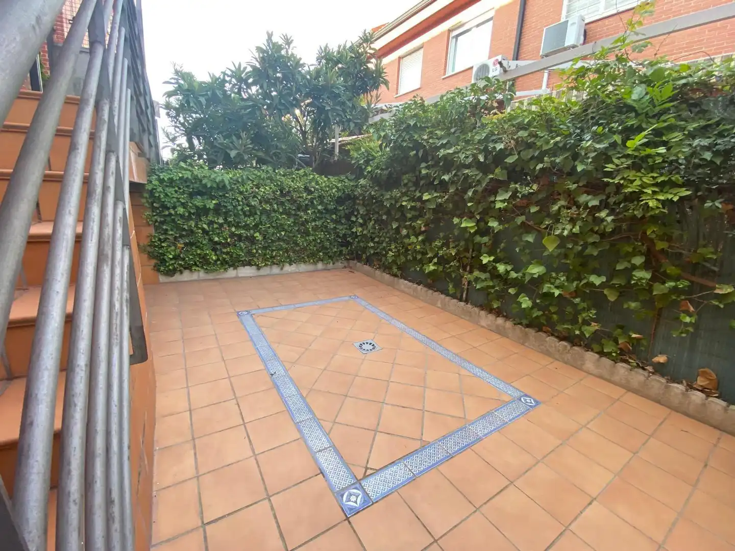 Jardí de Casa adosada en venda en Alcalá de Henares amb Calefacció, Jardí privat i Traster