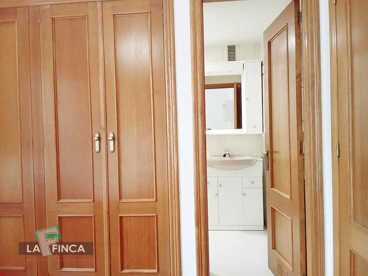 Bedroom of Flat for sale in Oviedo   with Heating, Parquet flooring and Furnished