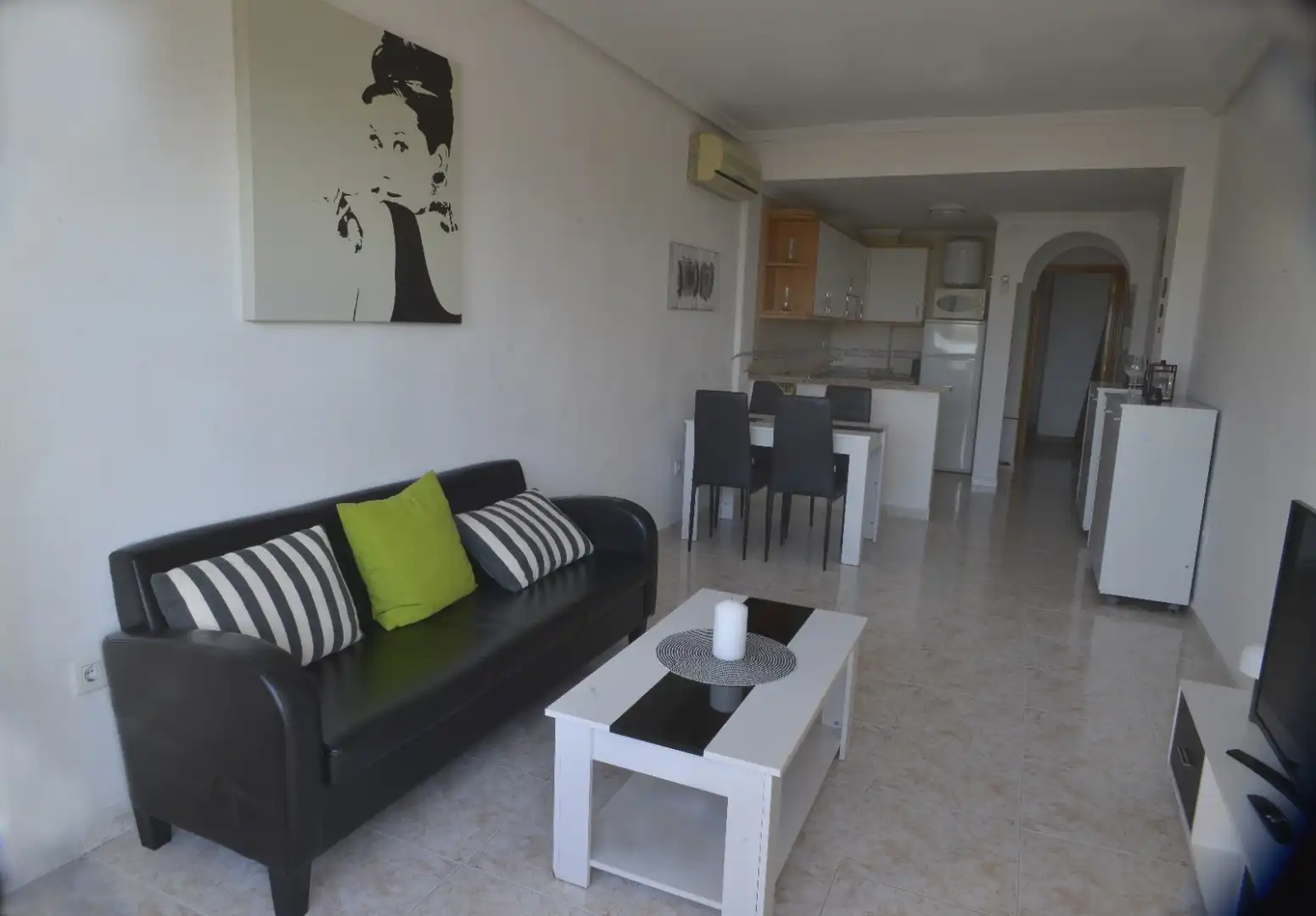 Sala de estar de Apartamento de alquiler en Santa Pola con Aire acondicionado, Calefacción y Amueblado