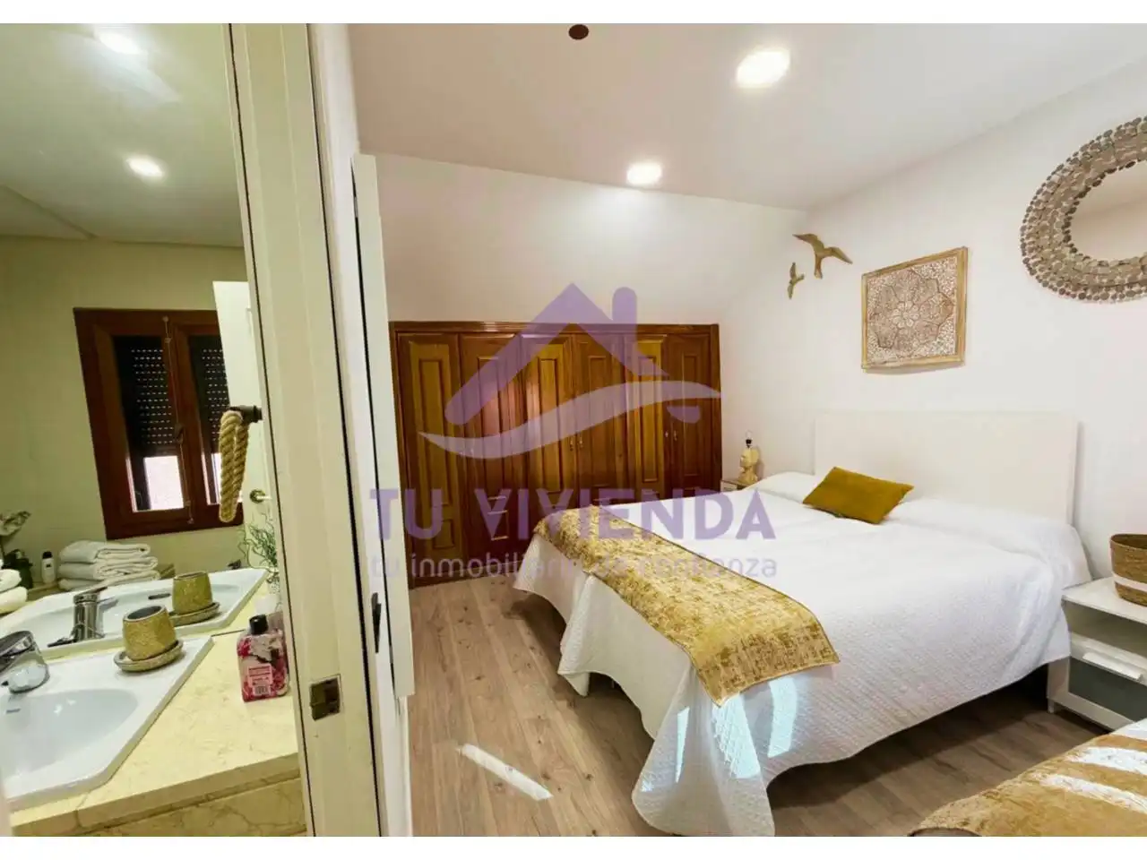 Habitación de Dúplex en venta en Valladolid con Aire acondicionado, Calefacción y Amueblado