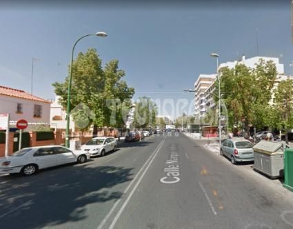 Vista exterior de Casa adosada en venta en  Sevilla Capital con Terraza