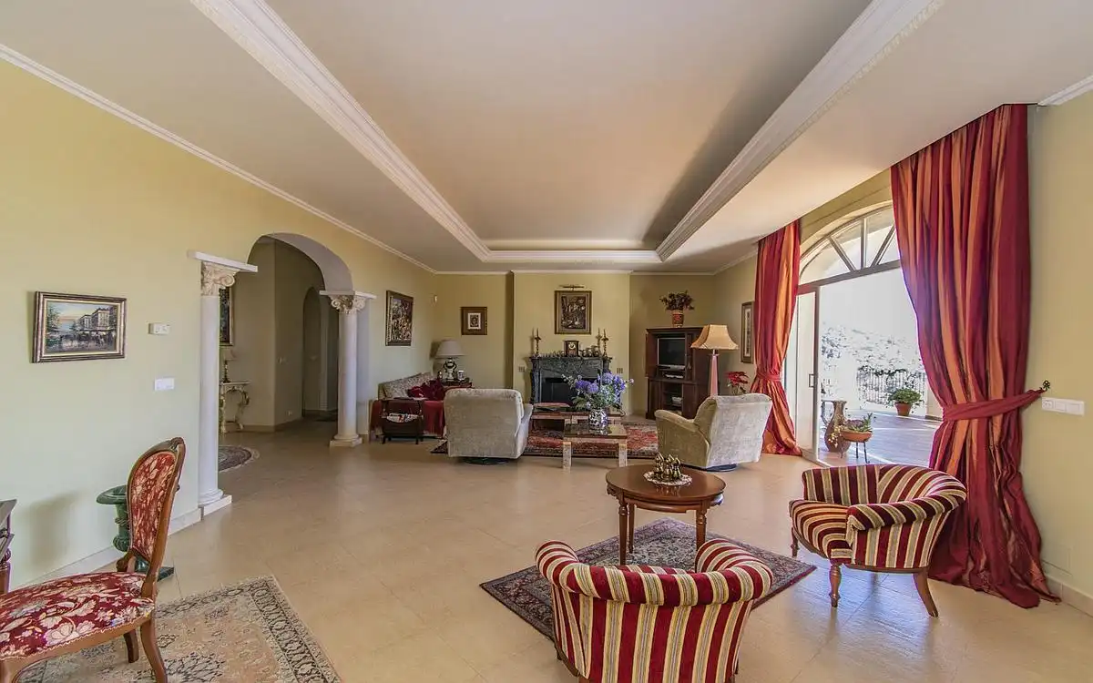 House with pool for sale in Estepona Pueblo, imagen 5