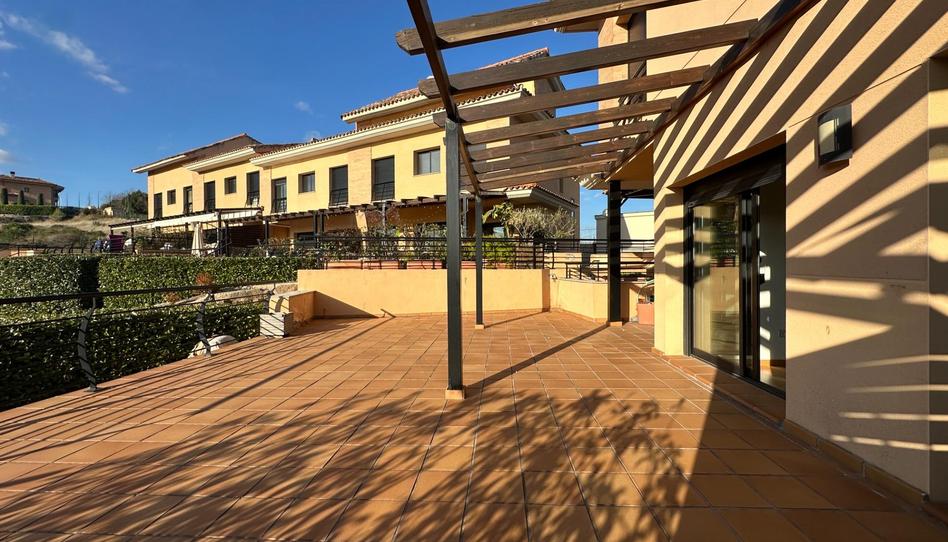 Foto 1 de Casa adosada en venda a Sant Esteve Sesrovires, Barcelona