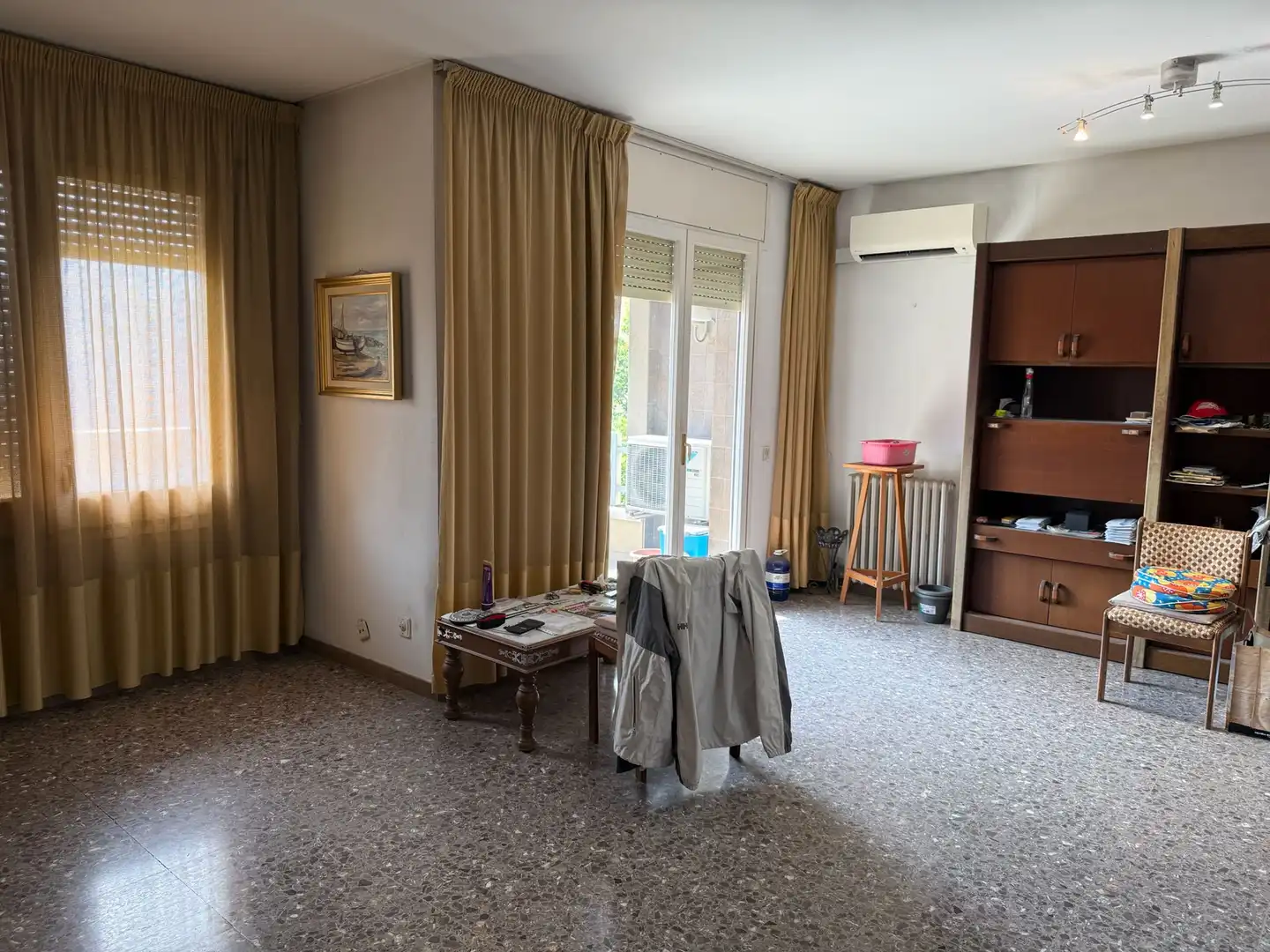 Sala de estar de Piso en venta en L'Hospitalet de Llobregat con Calefacción, Terraza y Alarma