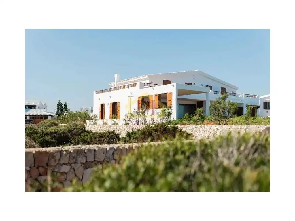 Vista exterior de Casa o xalet en venda en Ciutadella de Menorca amb Jardí privat, Terrassa i Piscina