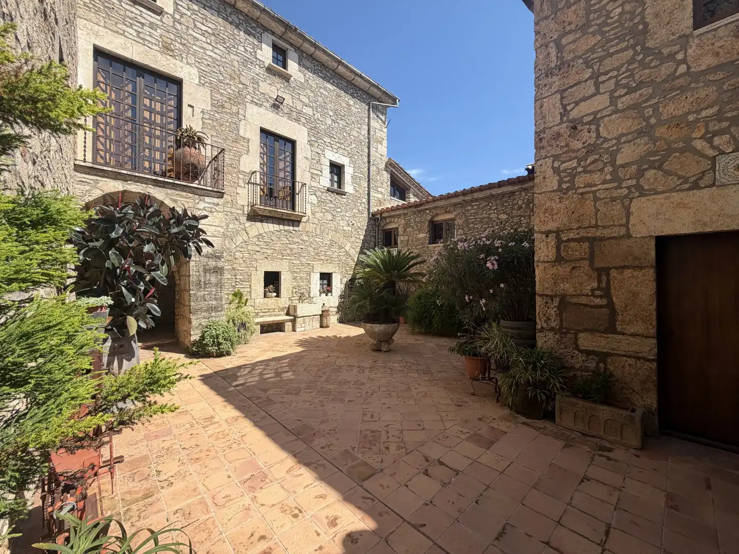 Vista exterior de Finca rústica en venda en Banyoles amb Calefacció, Terrassa i Traster