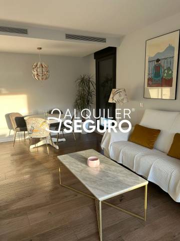 Piso en Alquiler en María Victoria Atencia en El Cónsul - Ciudad Universitaria - El Romeral