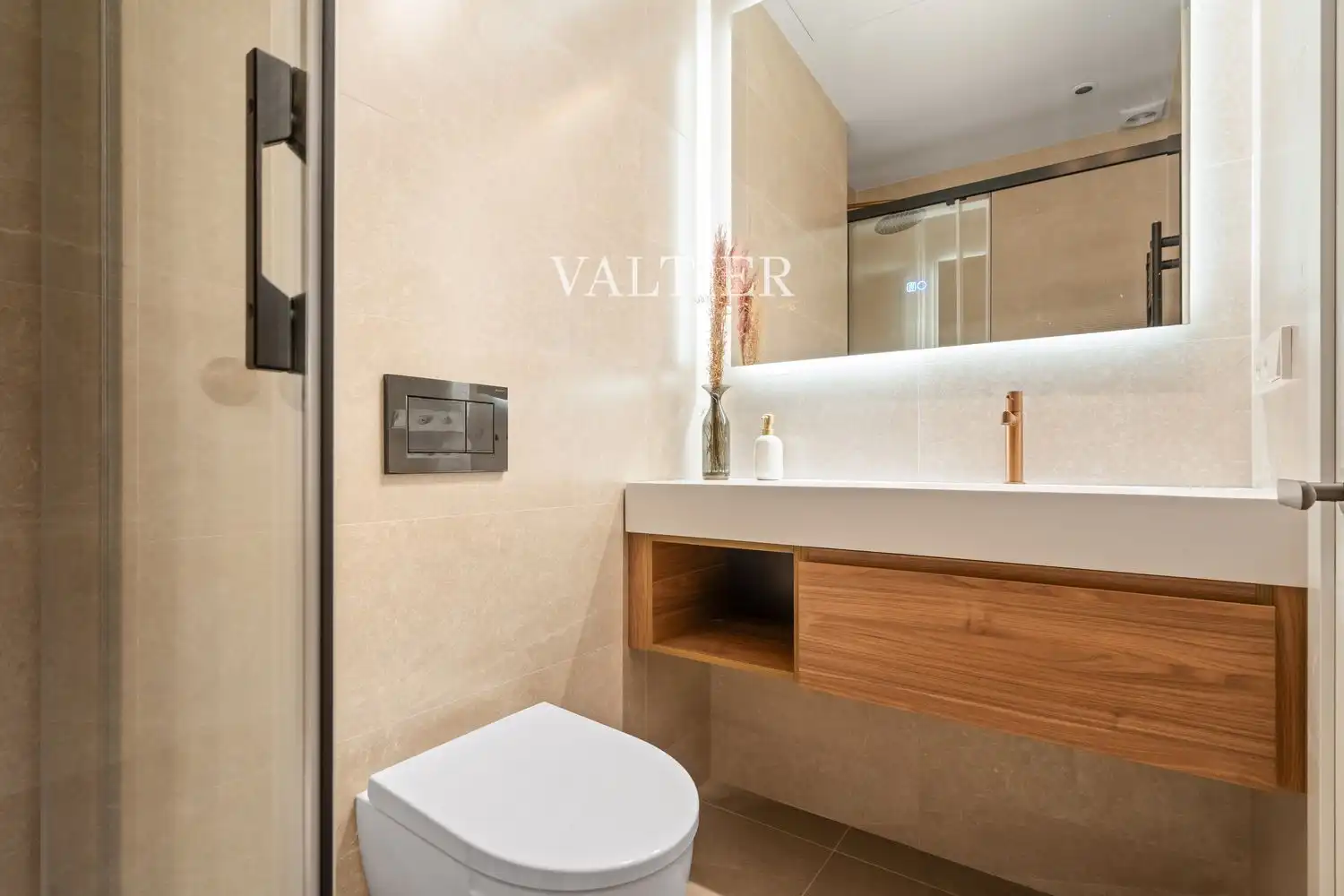 Bathroom of Flat for sale in Madrid  with Air Conditioner, Heating and Terrace