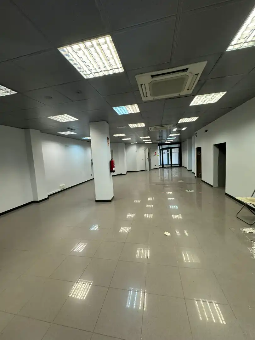 Local comercial en venta en Avinguda Catalunya 17, imagen 2