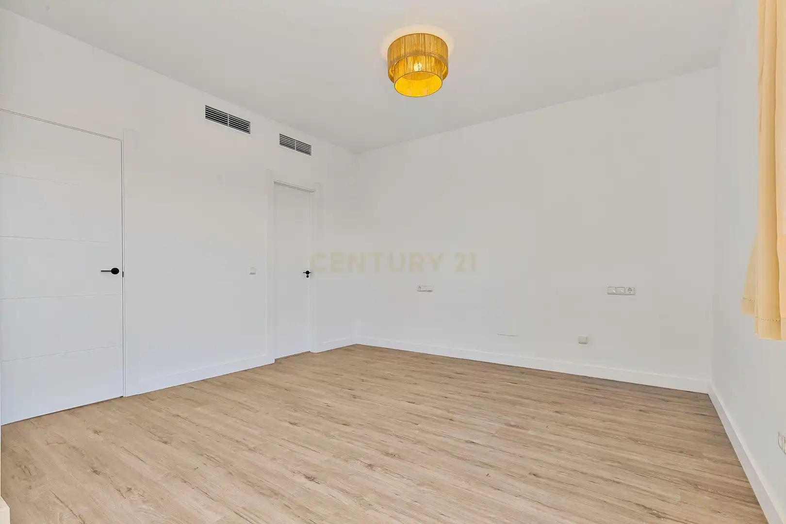 Casa adosada en venta en Casares con Jardín privado, Trastero y Horno