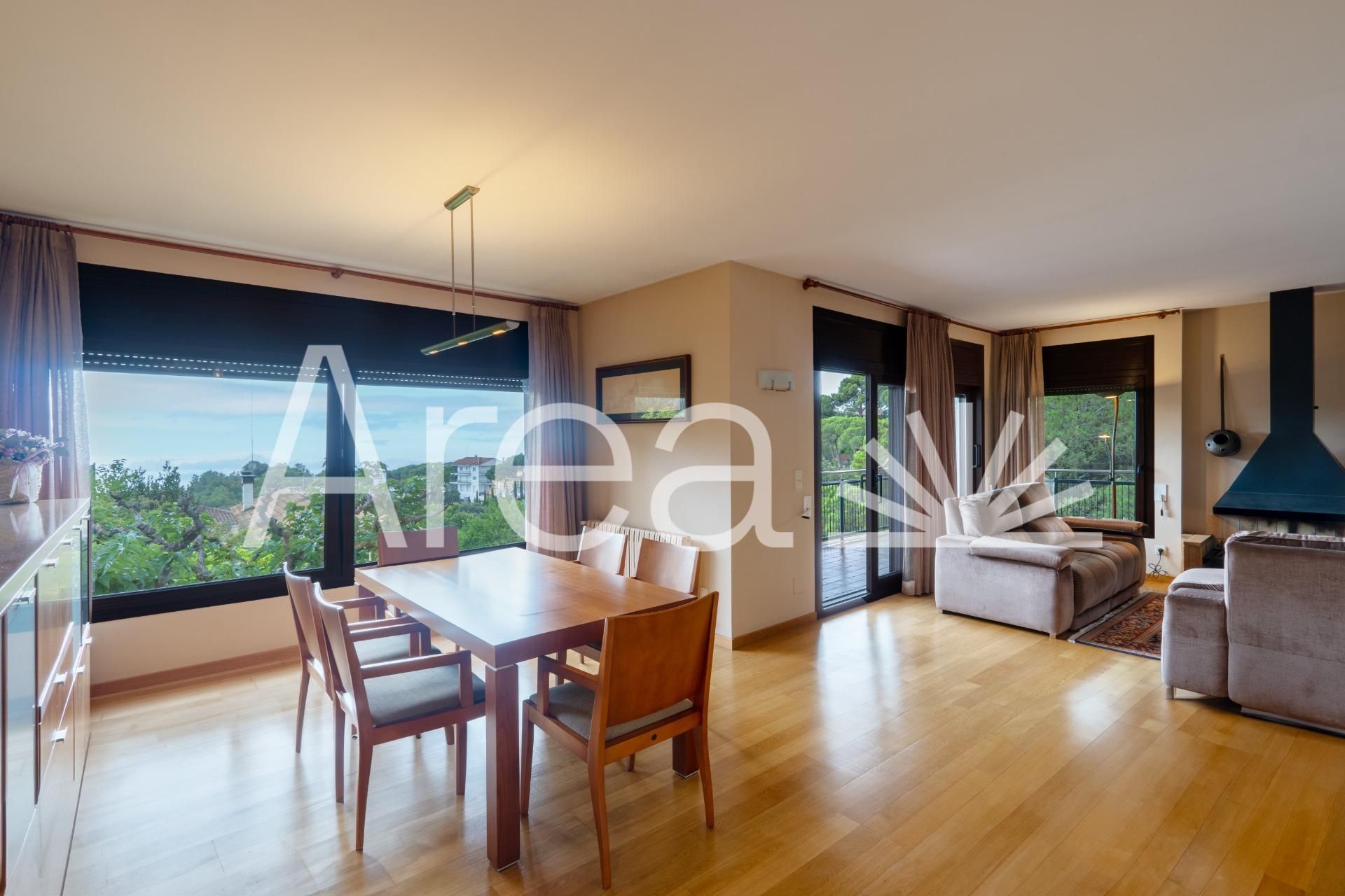 Sala d'estar de Casa o xalet en venda en Mataró amb Calefacció, Jardí privat i Terrassa