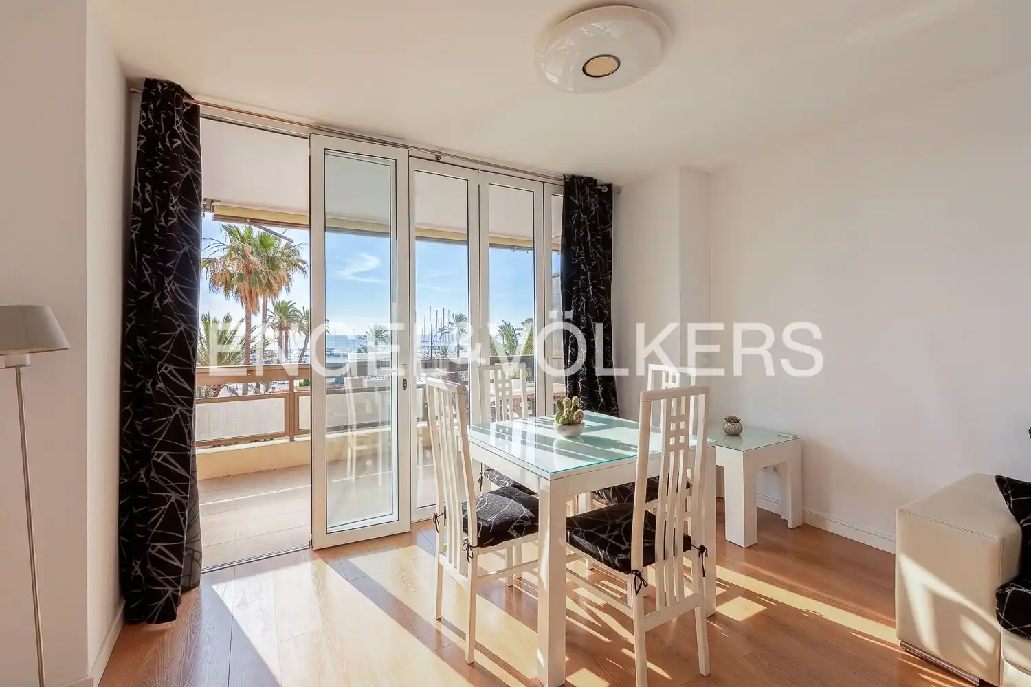 Piso con terraza en alquiler en Avinguda Neptuno, imagen 3
