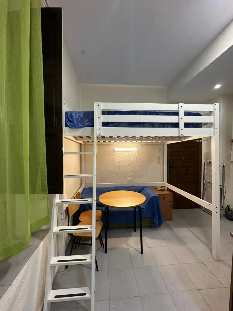 Estudi de lloguer a Calle San Jerónimo, 29, Centro - Sagrario