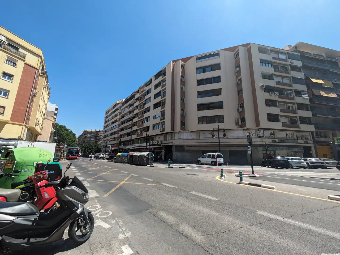 Vista exterior de Piso en venta en Valencia con Aire acondicionado y Horno