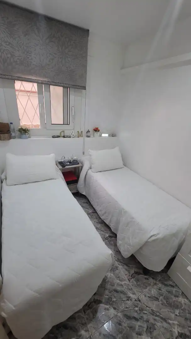 Dormitori de Casa adosada en venda en Barcelona amb Aire condicionat, Jardí privat i Terrassa