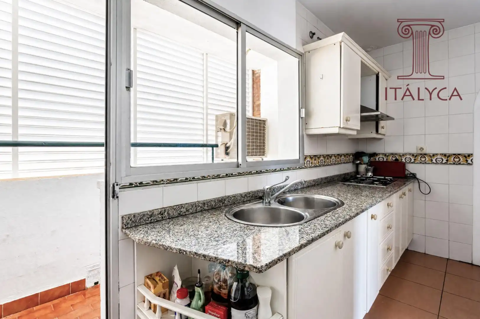 Kitchen of Flat for sale in Sevilla  with Air Conditioner, Heating and Terrace