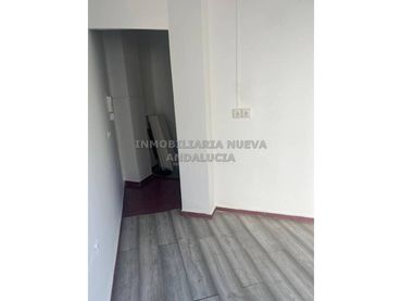 Local comercial de lloguer a Oliveros - Altamira
