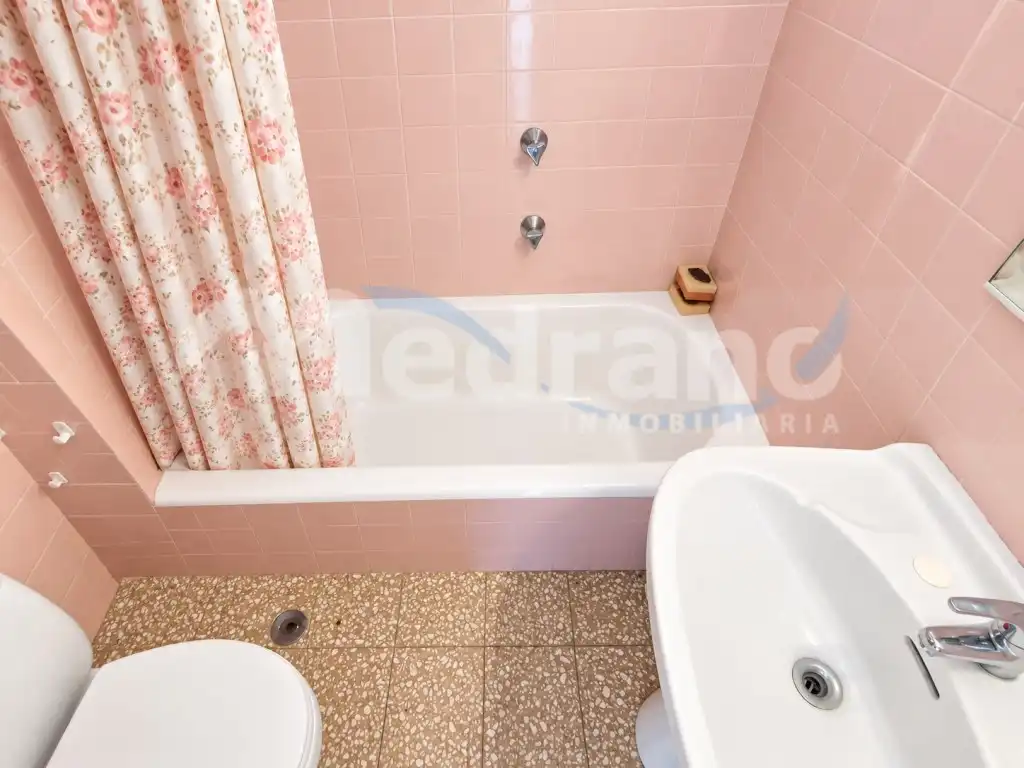 Baño de Apartamento en venta en Benidorm con Terraza, Piscina y Piscina comunitaria