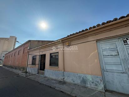 Exterior view of Single-family semi-detached for sale in Venta de Baños  with Heating and Private garden