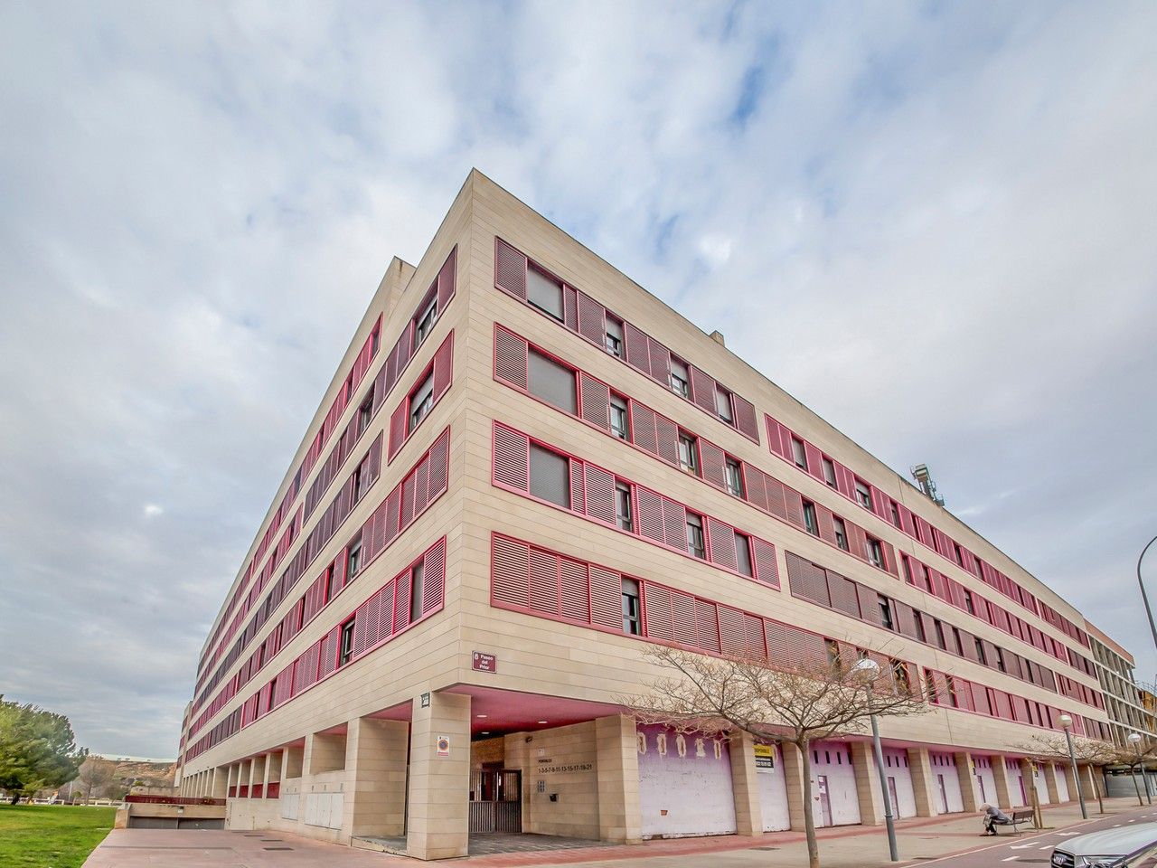 Vista exterior de Local en venda en  Logroño amb Calefacció