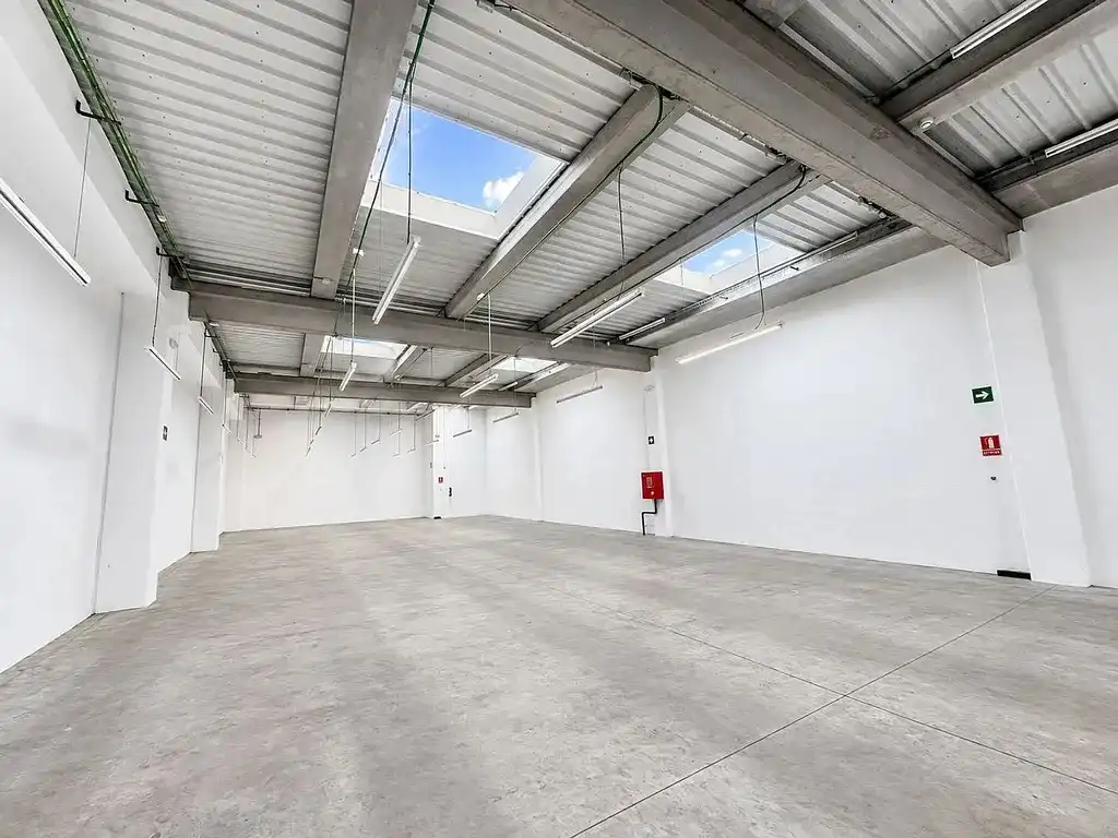 Nave industrielle avec ascenseur à louer à Port, imagen 12