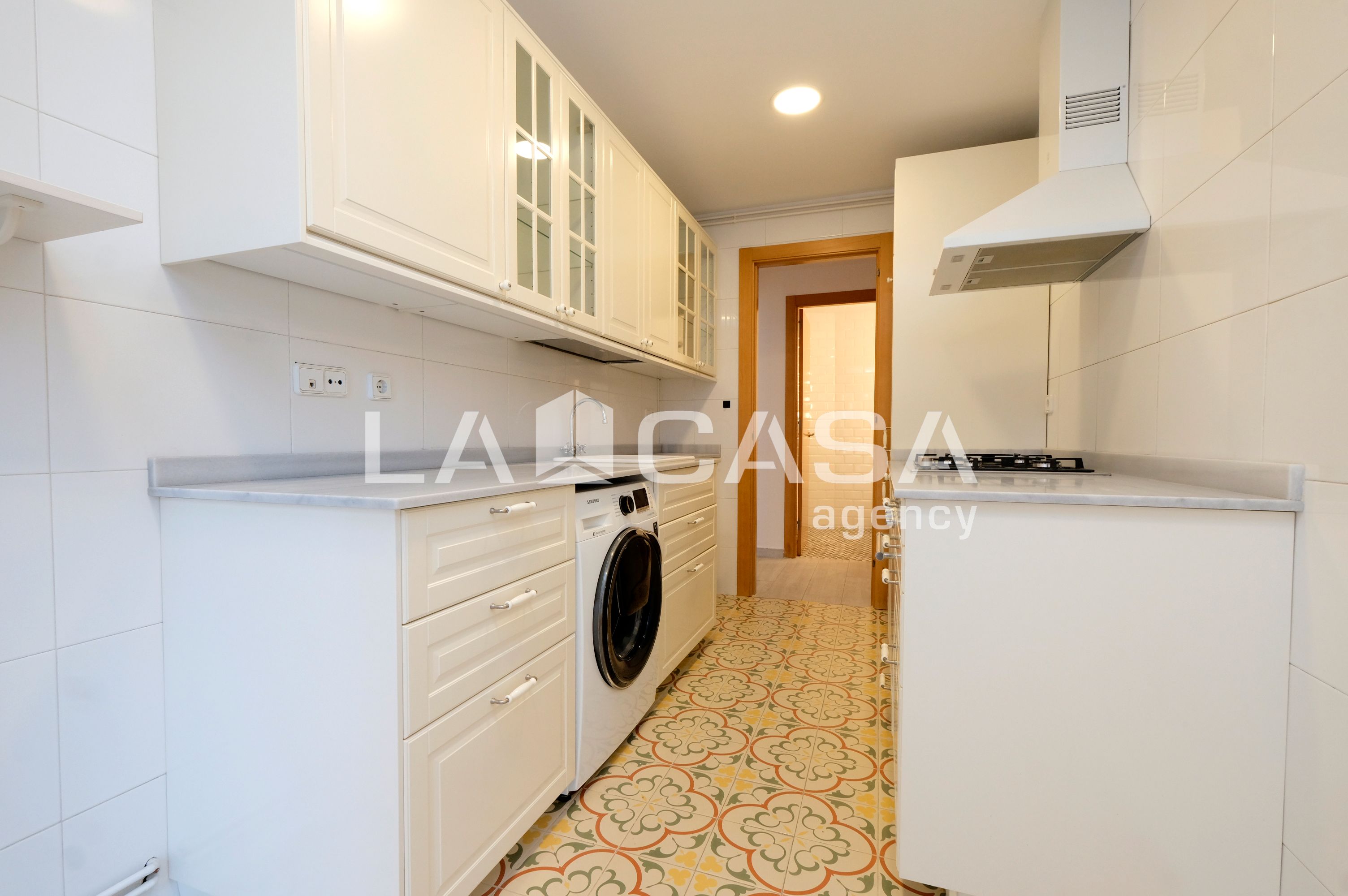 Küche von Wohnung zum Verkauf in  Barcelona Capital mit Balkon