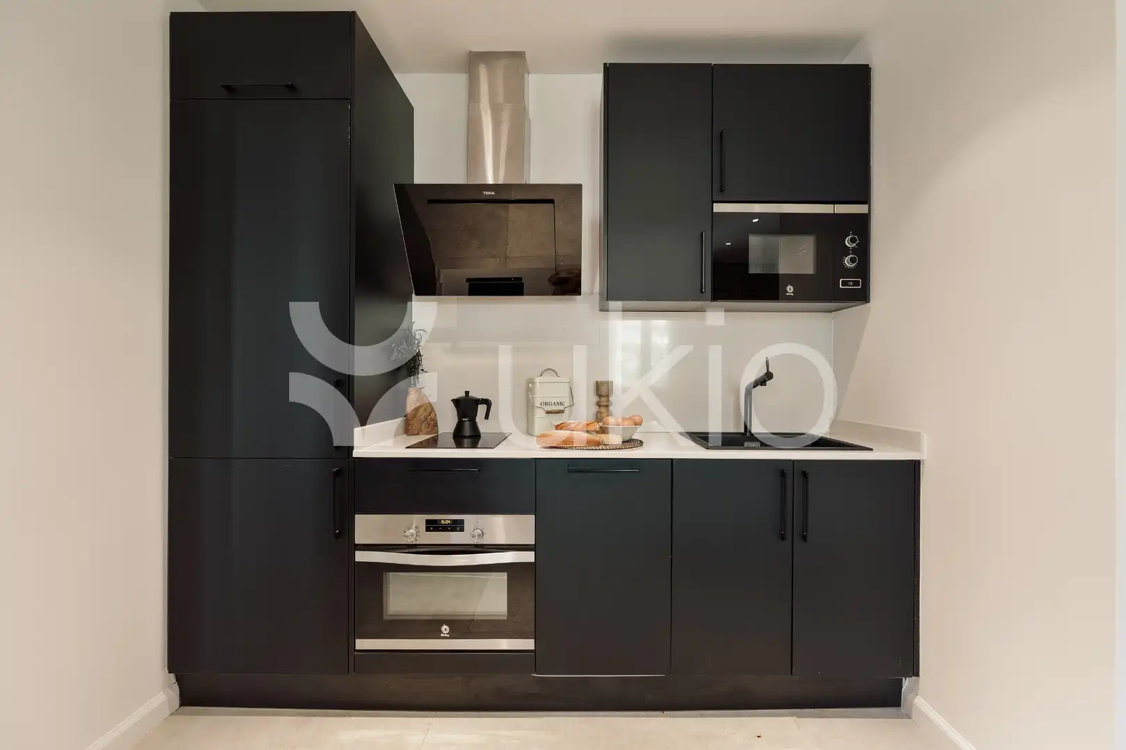 Cuina de Apartament de lloguer en Barcelona amb Aire condicionat, Calefacció i Moblat