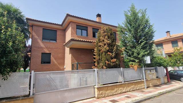 Casa-chalet en Venta en San Andrés del Rabanedo pueblo