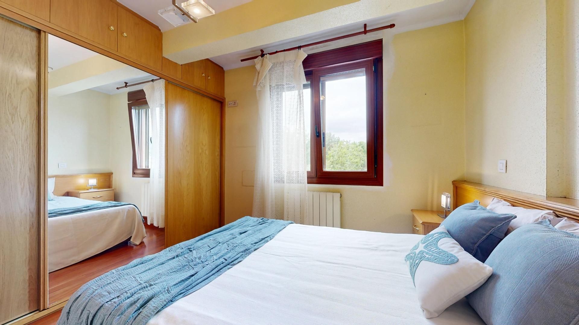 Bedroom of Flat for sale in Basauri   with Heating