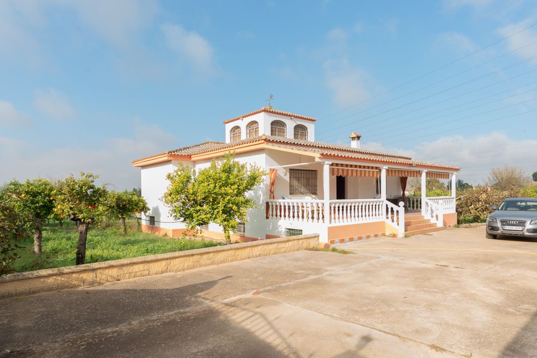 Exterior view of House or chalet for sale in Alcalá de Guadaira  with Swimming Pool