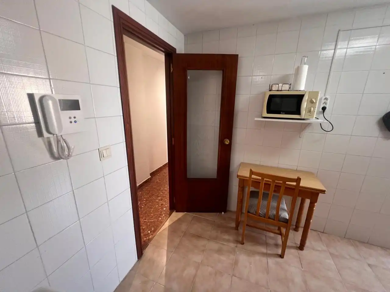 Habitació a calle de Torrevella, La Raïosa