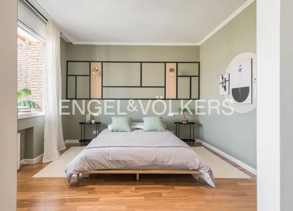 Schlafzimmer von Dachboden zum Verkauf in Barcelona mit Klimaanlage, Heizung und Parkett