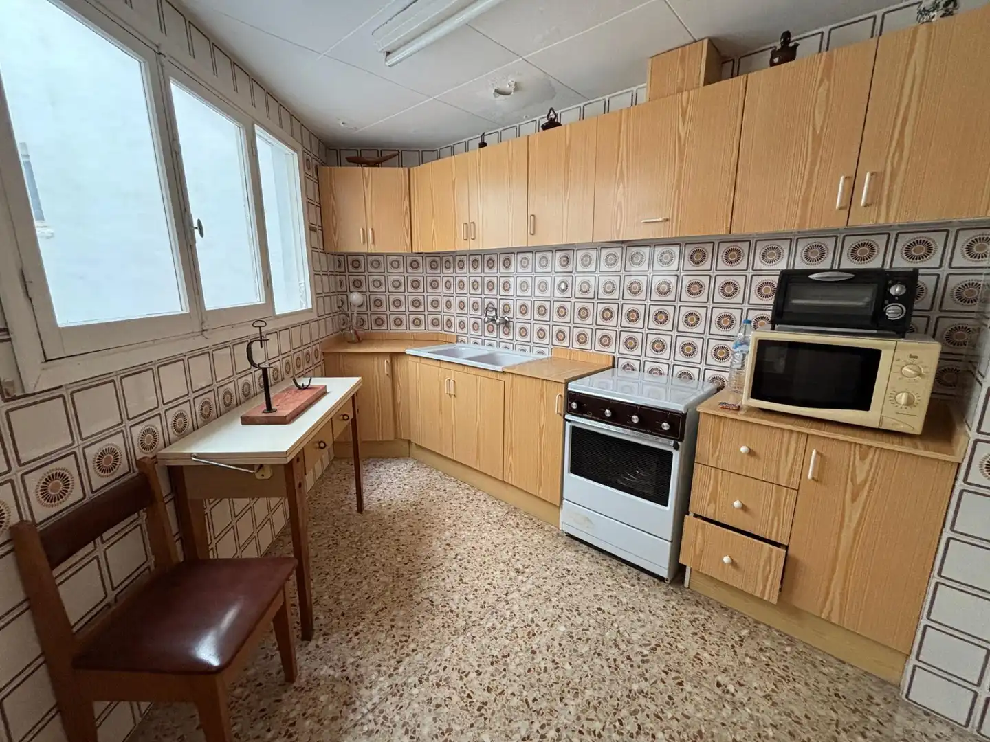 Cuina de Apartament en venda en Torrevieja amb Terrassa i Moblat