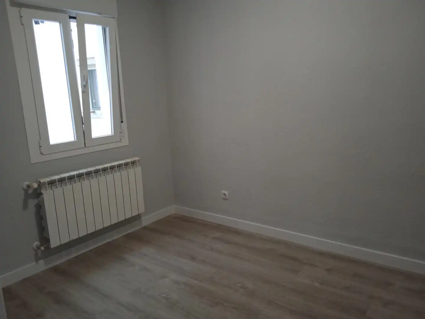 Schlafzimmer von Wohnung zur Miete in Madrid mit Klimaanlage, Heizung und Parkett