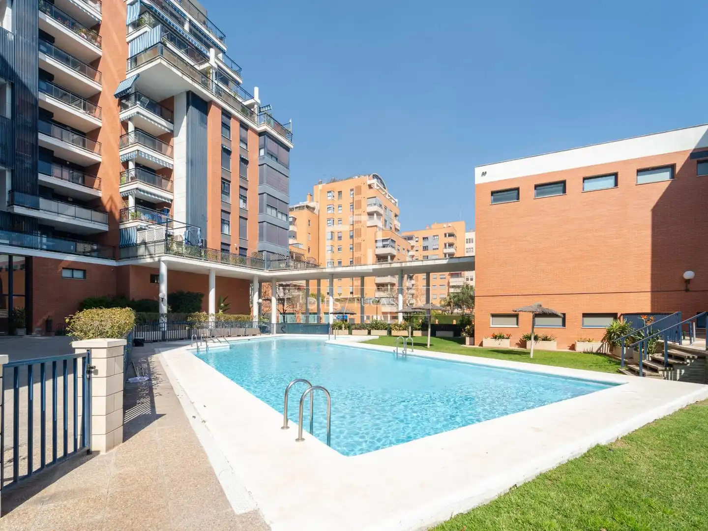 Piscina de Piso en venta en Valencia con Aire acondicionado, Calefacción y Terraza