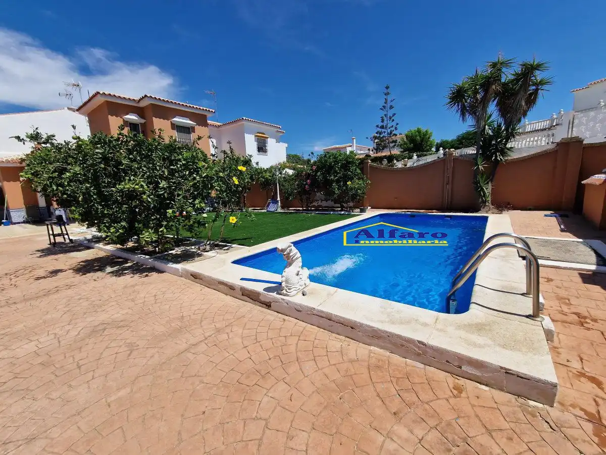 Chalet con piscina en venta en Matalascañas