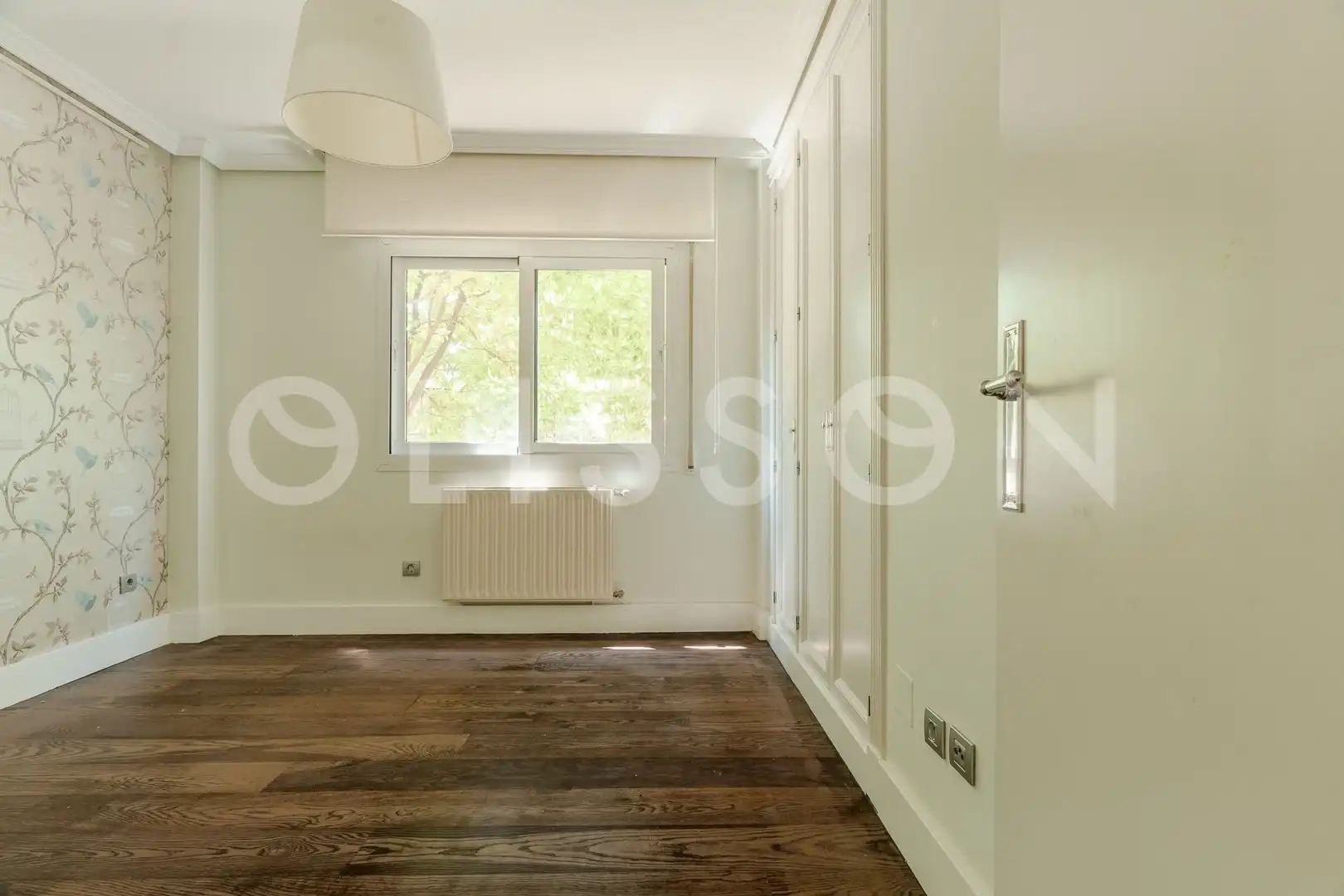 Habitación de Dúplex en venta en La Moraleja con Aire acondicionado, Calefacción y Jardín privado