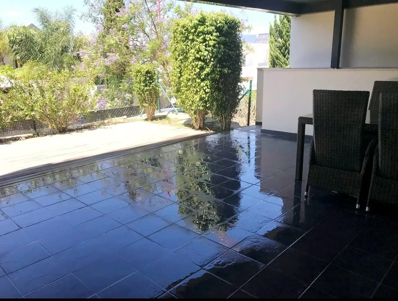 Terrassa de Planta baixa de lloguer en Benahavís amb Aire condicionat, Terrassa i Moblat