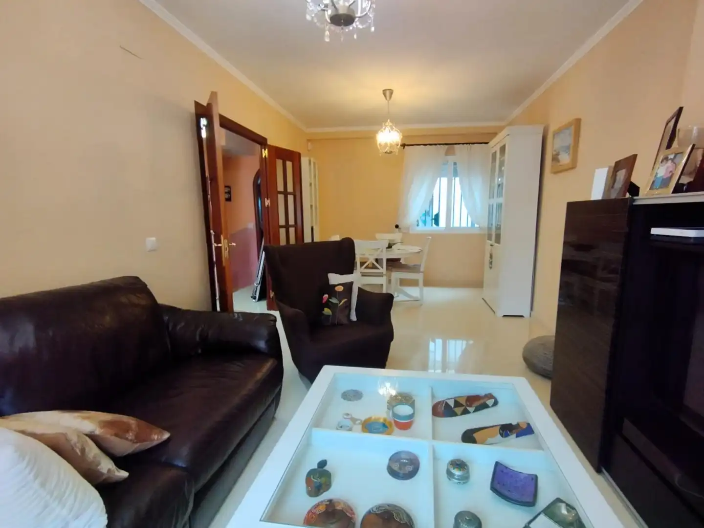 Sala d'estar de Casa adosada en venda en San Fernando