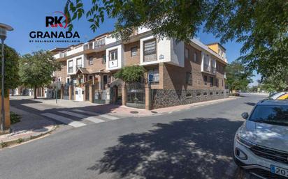 Exterior view of Single-family semi-detached for sale in  Granada Capital  with Terrace