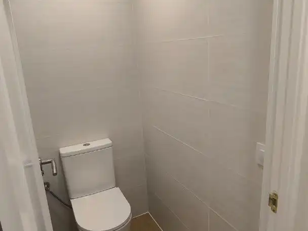 Bany de Oficina en venda en  Logroño amb Aire condicionat, Calefacció i Terrassa