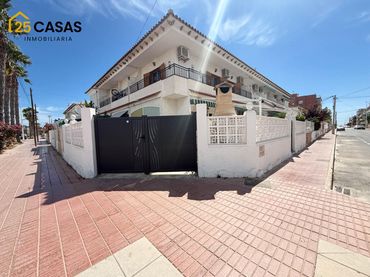 Adossat amb balcó en venda a Santa Pola ciudad
