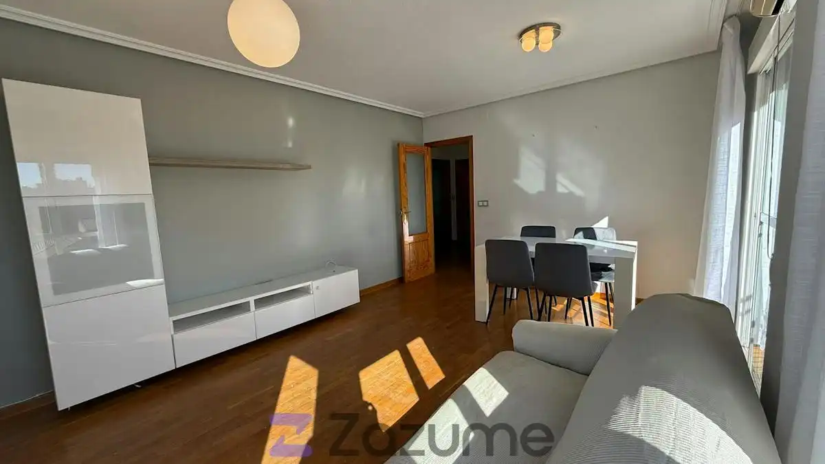 Flat with terrace to rent in C. Fortunato Arias, imagen 3