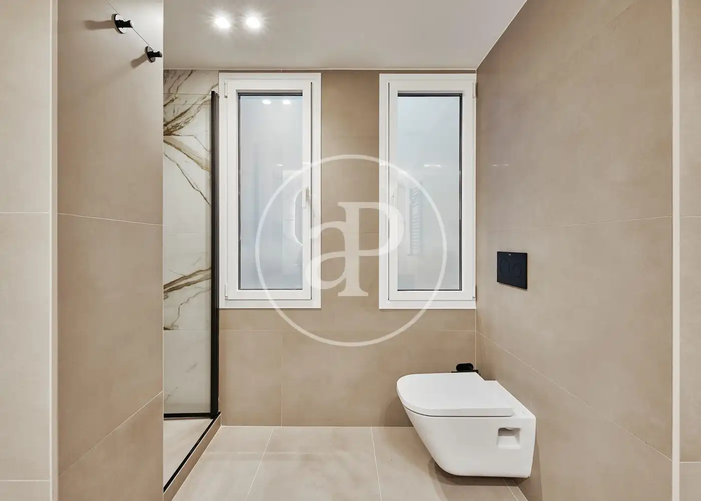 Badezimmer von Wohnung zum Verkauf in Madrid mit Klimaanlage, Heizung und Terrasse