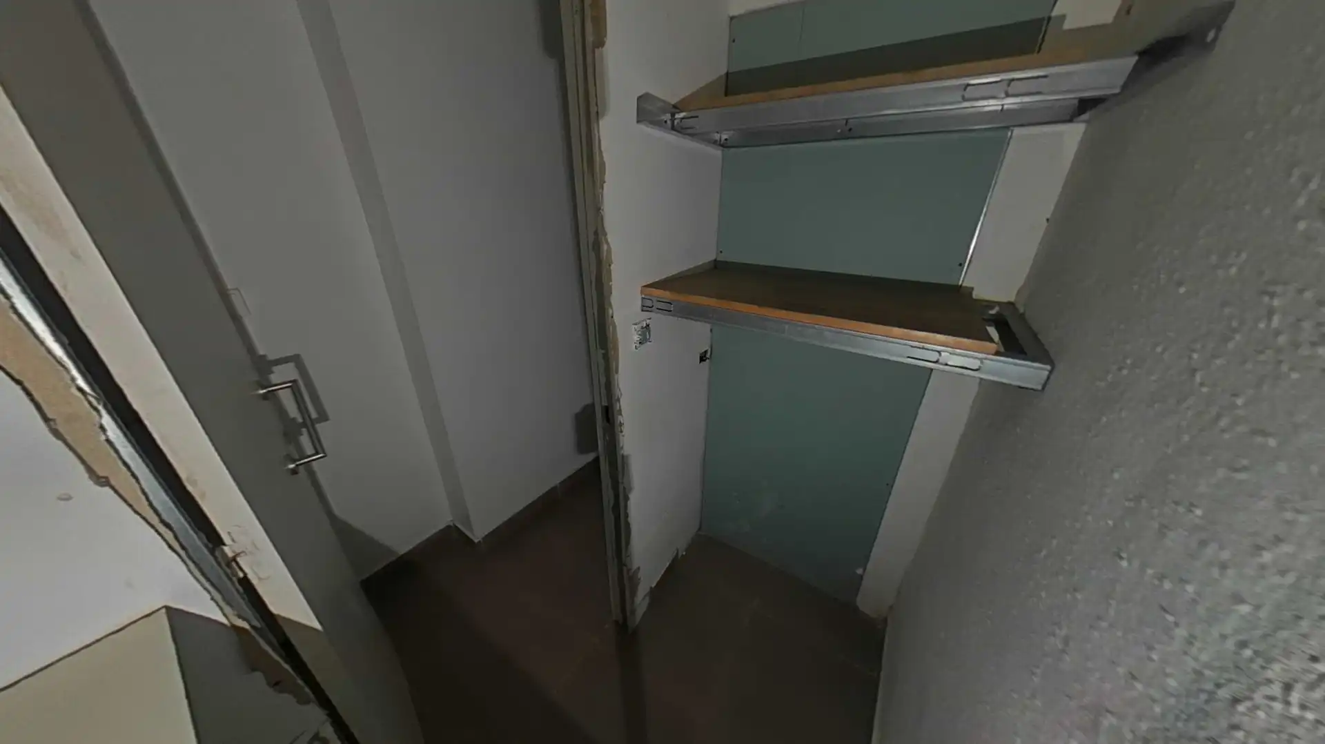 Ground floor for sale in Barcelona  with Air Conditioner and Alarm