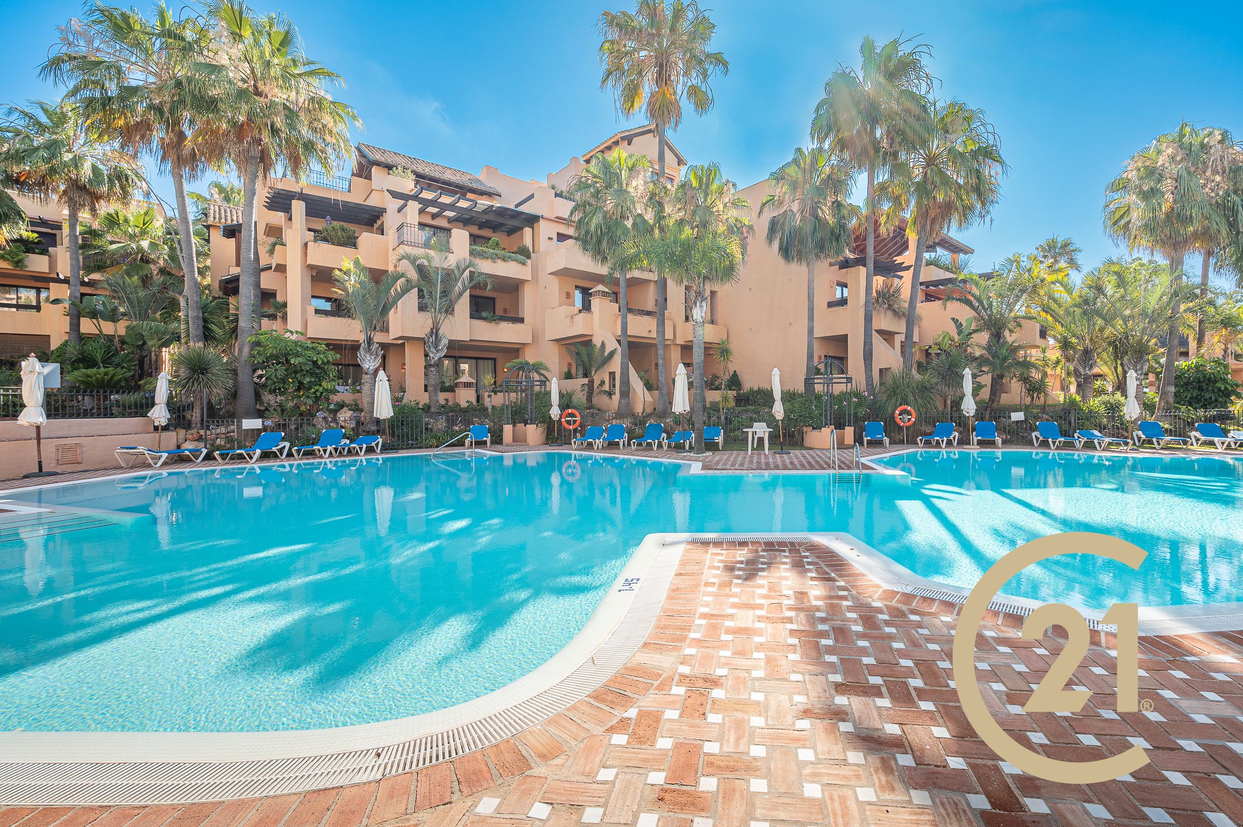 Swimming pool of Apartment for sale in Marbella  with Air Conditioner, Terrace and Storage room