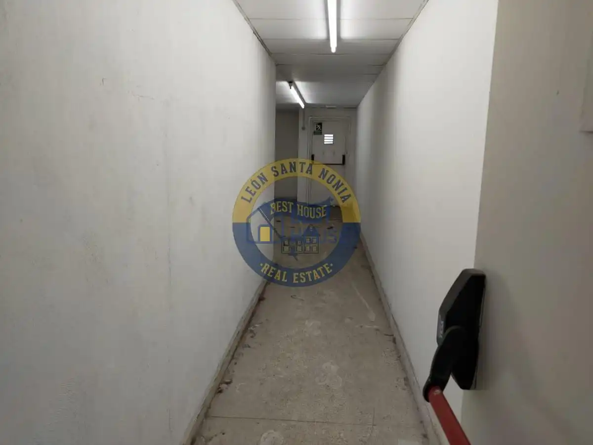 Business premises for sale in Trobajo del Camino, imagen 11